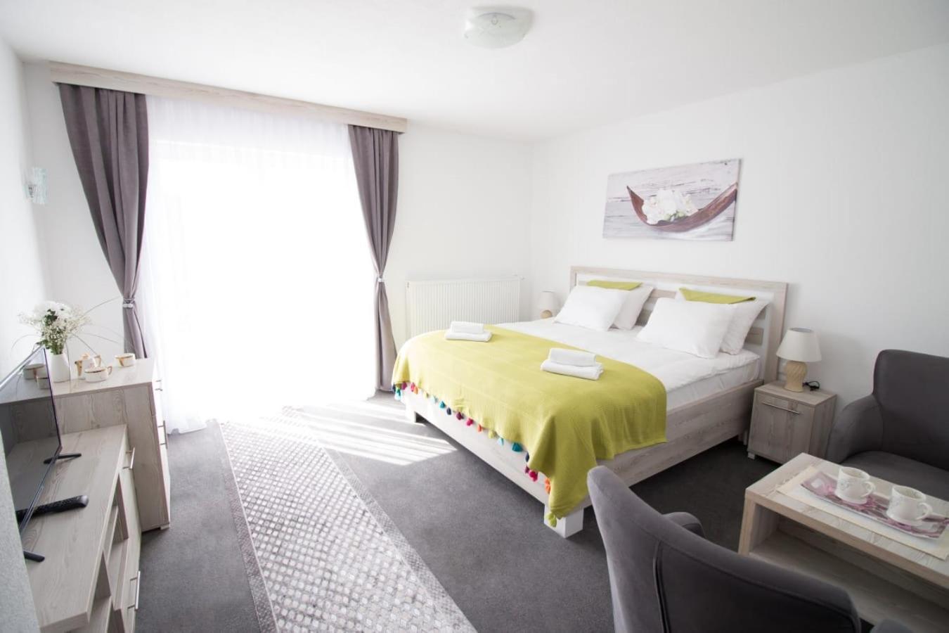 Aparthotel "Queen Zina" Vlasic Exterior photo