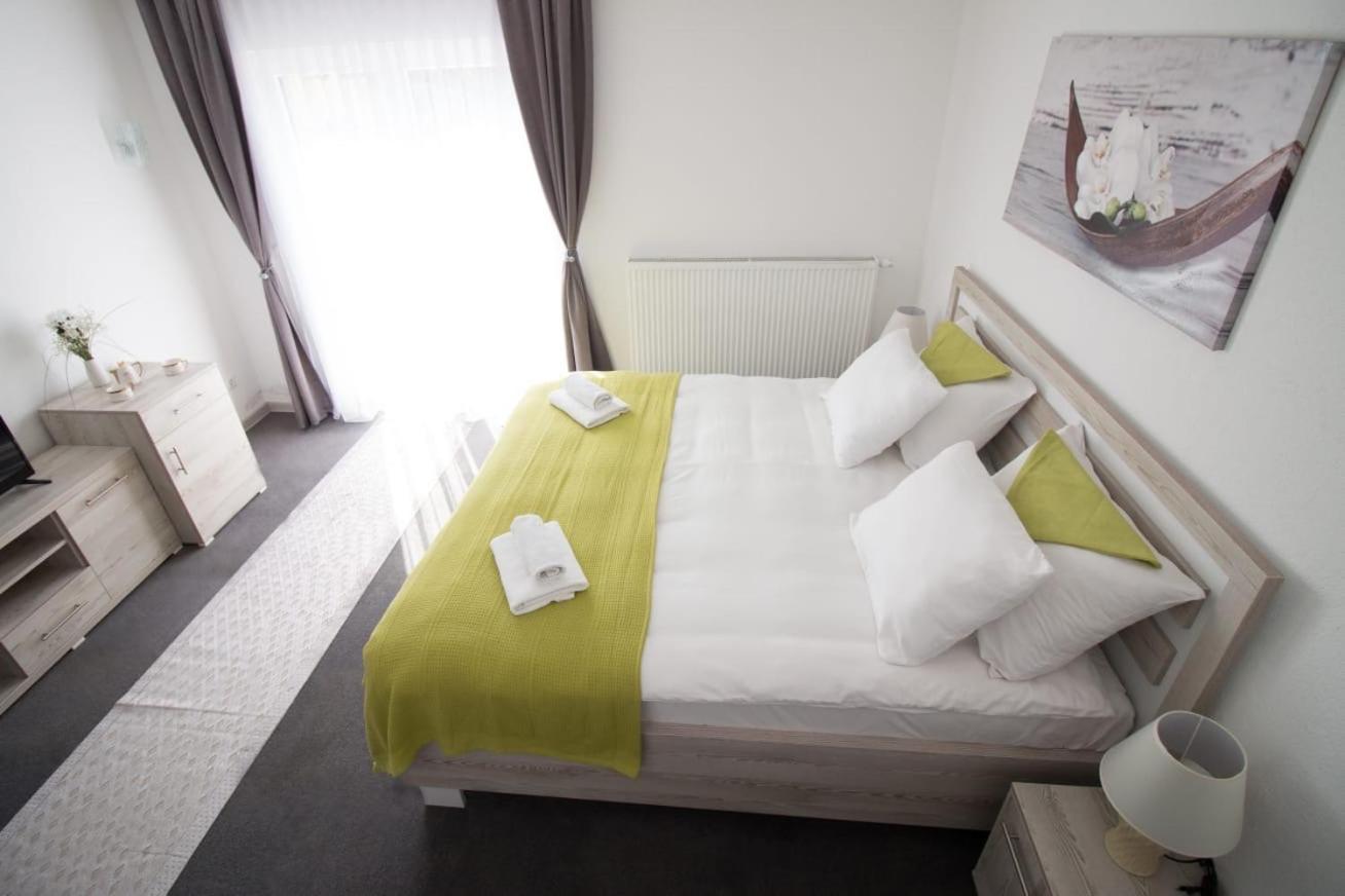 Aparthotel "Queen Zina" Vlasic Exterior photo